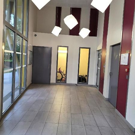III Appart 2 Pieces, Neuf 200 M De Gare Parking Netflix Evry Courcouronnes Exterior photo