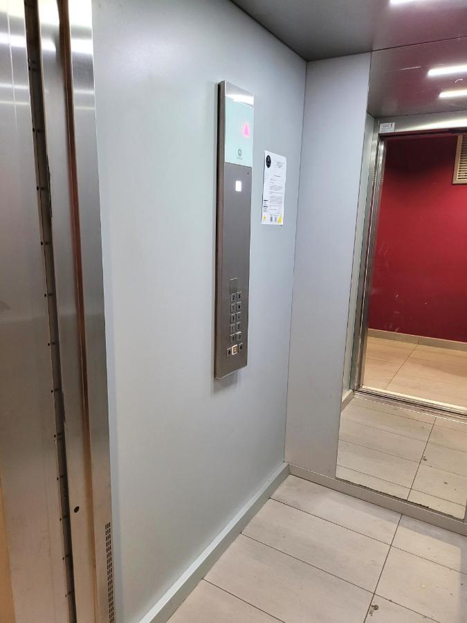 III Appart 2 Pieces, Neuf 200 M De Gare Parking Netflix Evry Courcouronnes Exterior photo