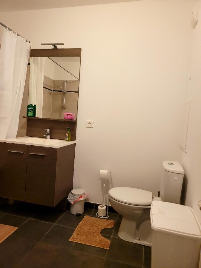 III Appart 2 Pieces, Neuf 200 M De Gare Parking Netflix Evry Courcouronnes Exterior photo
